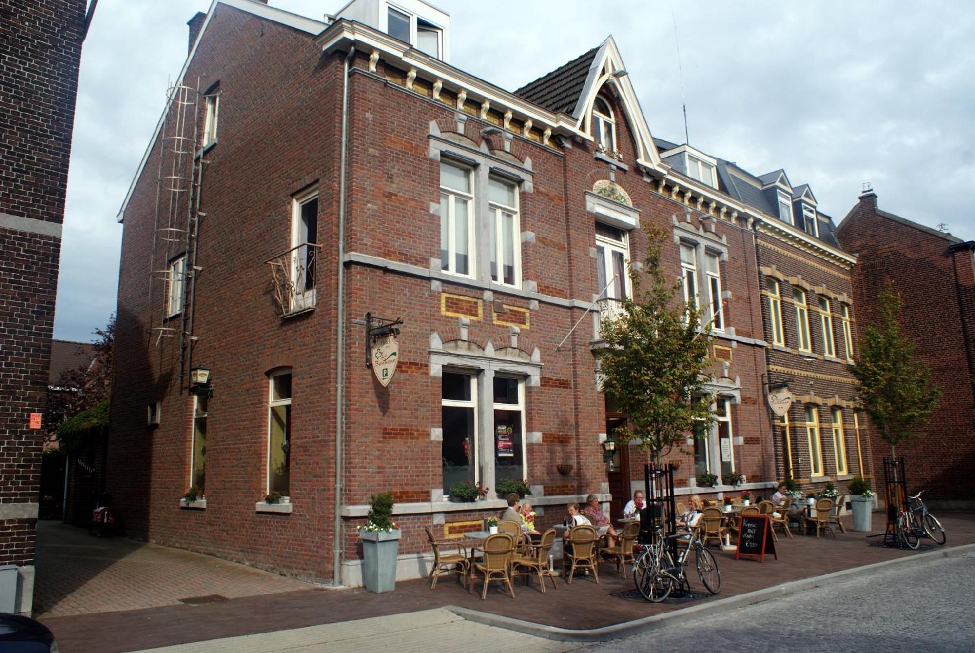 Hotel Le Bonheur Eijsden Bagian luar foto